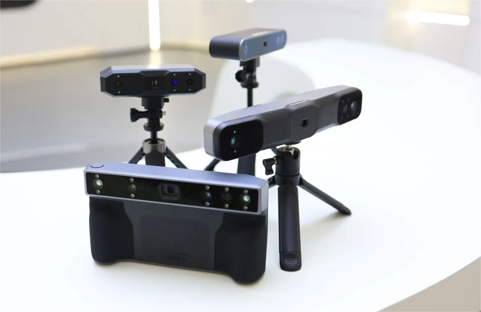 西安知象光电科技有限公司展厅内展示的便携式3D扫描设备。新华社记者 林胜概 摄